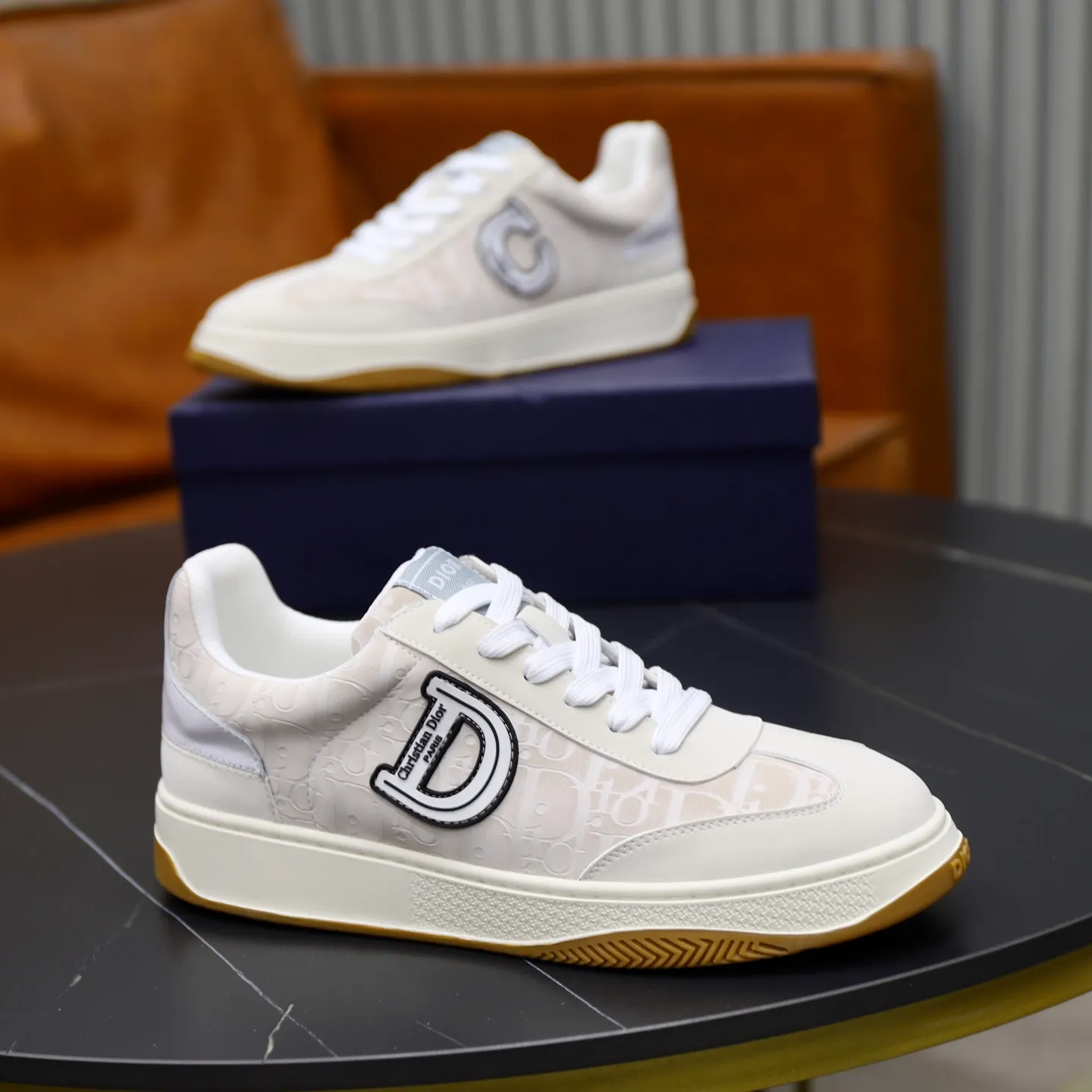 Ex-factory price: 400💰🙅‍♂️🙅‍♂️🙅‍♂️ Brand: Dior DIOR Standard code: 38-44 (45 customized) Grade: Same as the official website Material: Original cowhide material spliced with brand cloth Comfortable and breathable lining Lightweight and wear-resistant sports outsole Style category: Men's fashion casual shoes Running sports shoes Distinguished luxury brand elements Top luxury color: actual picture color